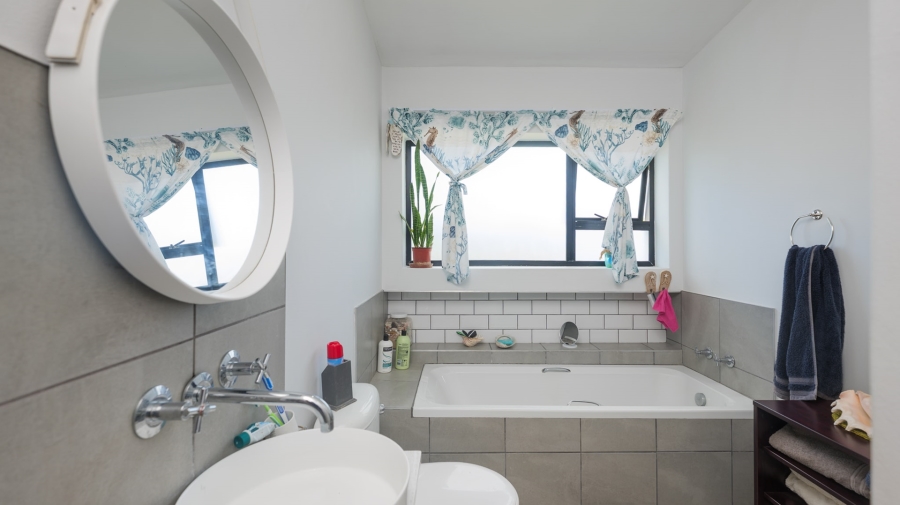 6 Bedroom Property for Sale in Agulhas Western Cape